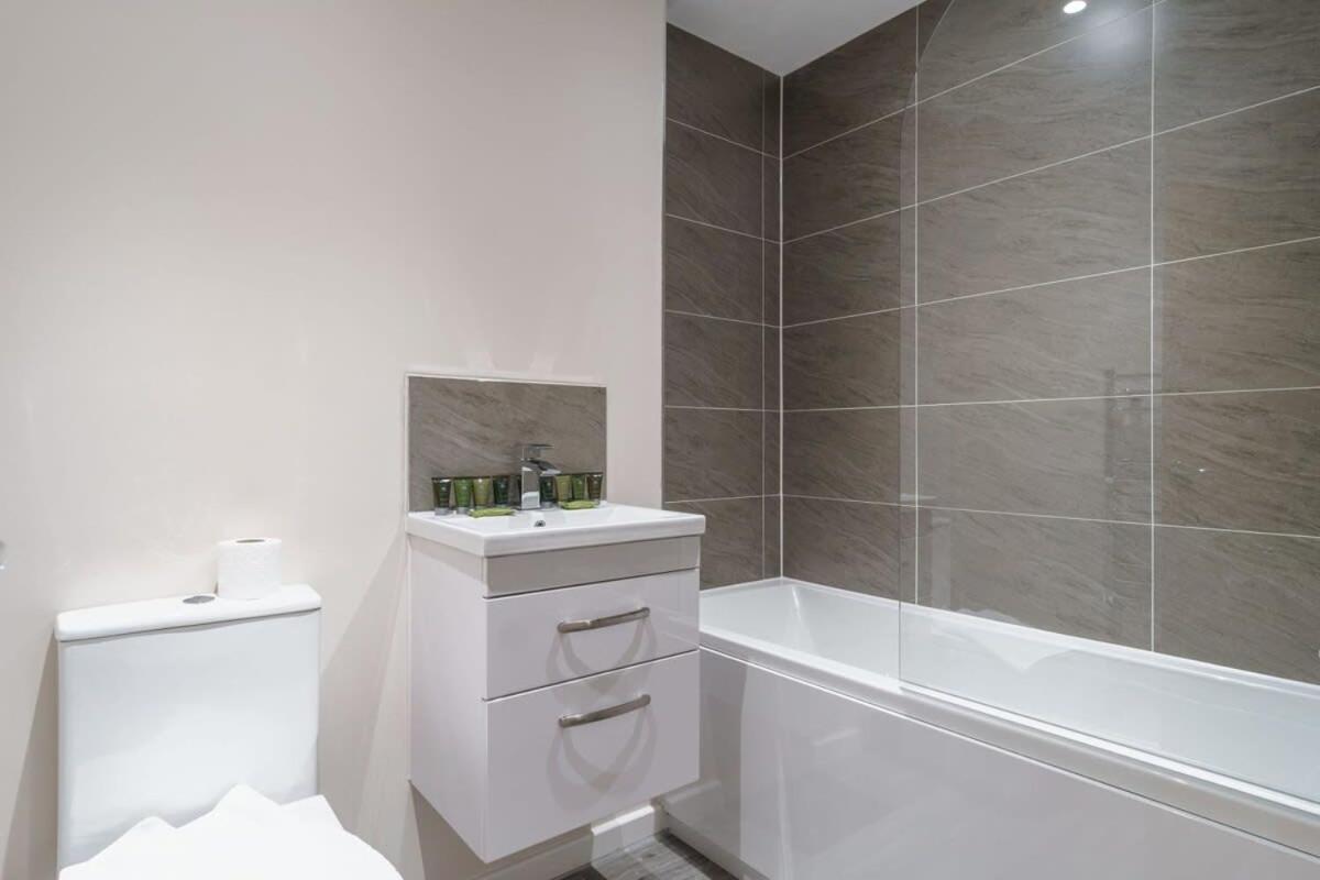 Bright 2 Bed Apartment Manchester - Sleeps 4 Luaran gambar