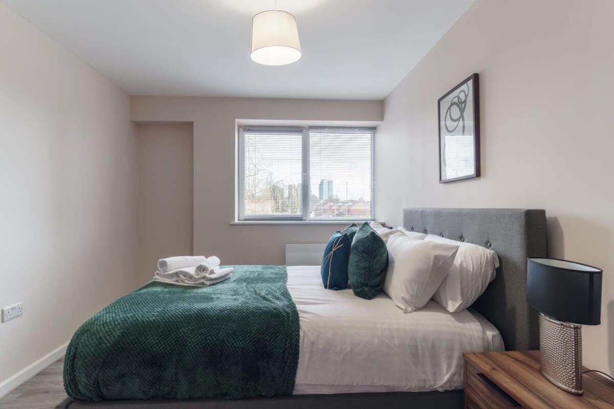 Bright 2 Bed Apartment Manchester - Sleeps 4 Luaran gambar