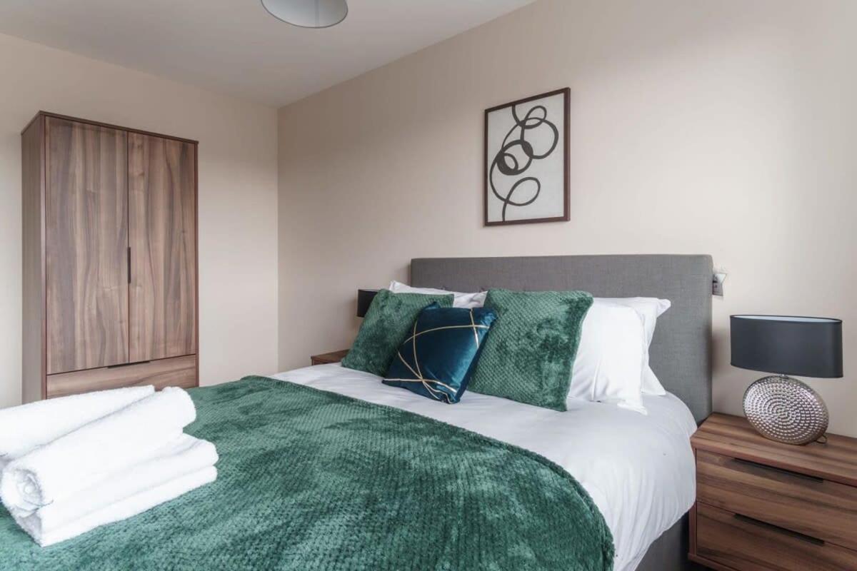 Bright 2 Bed Apartment Manchester - Sleeps 4 Luaran gambar